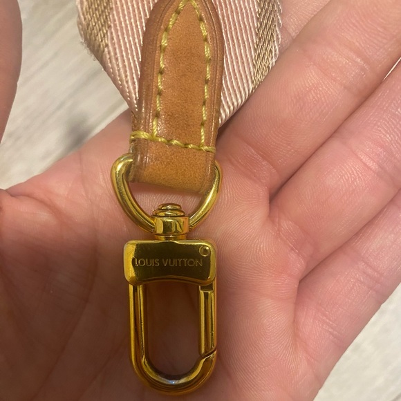 LV Multi-Pochette Accessoires Pink Strap - Picture 3 of 10